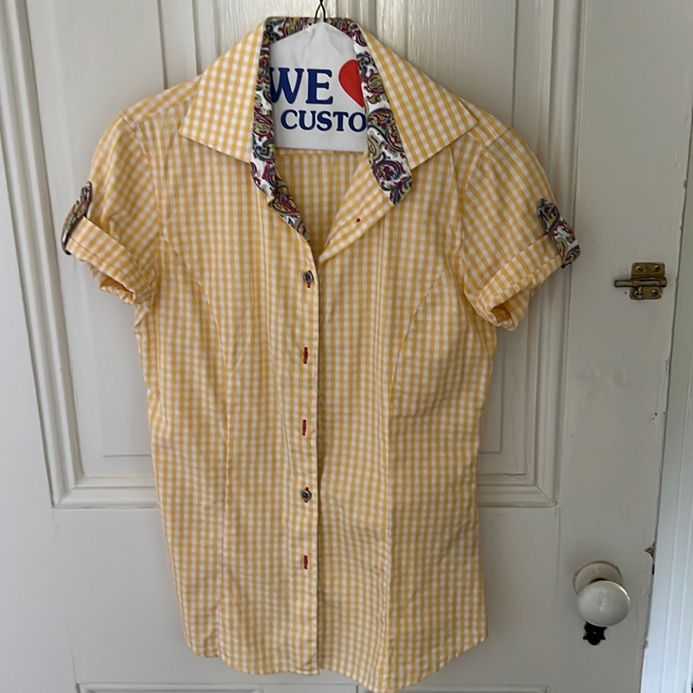 S/s super cute yellow and white small checker top. Size small petite. Like new.